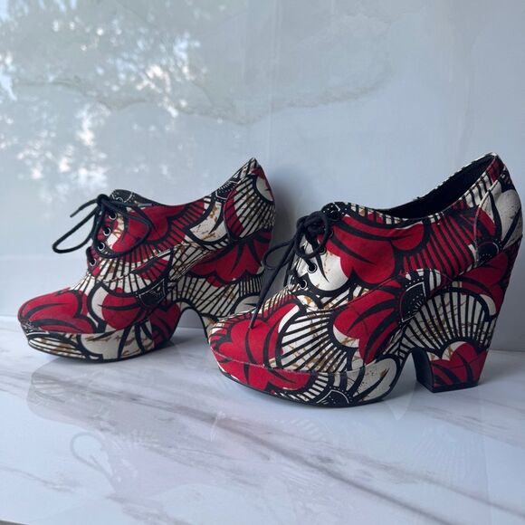 Urban Outfitters Shoes - NWT Urban Outfitters Abstract Floral Motif Block Geo Heel | Women's 9